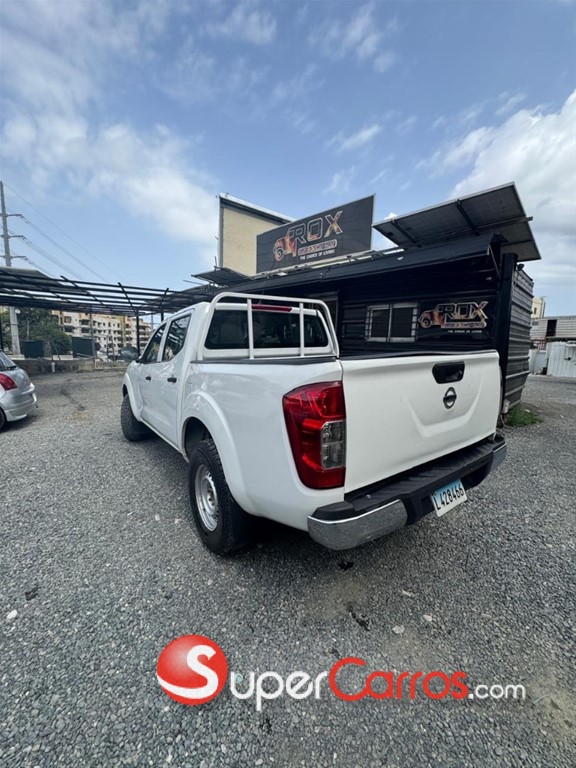 2020 Nissan Frontier — foto 2 / 11
