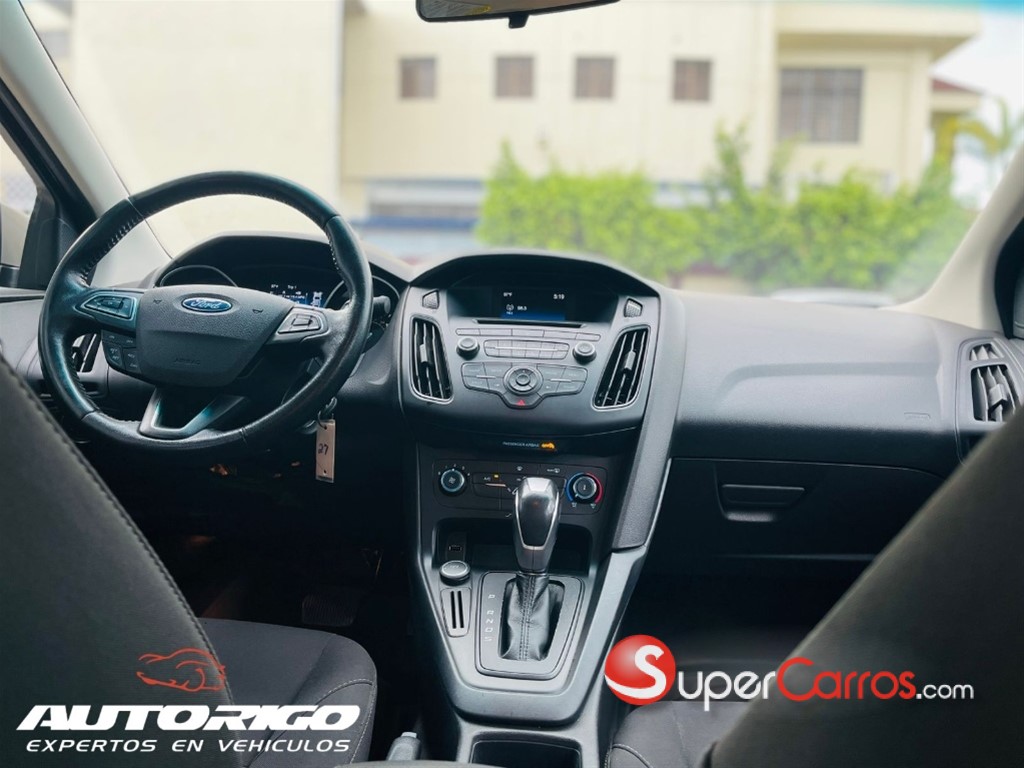 2016 Ford Focus SE — foto 11 / 11
