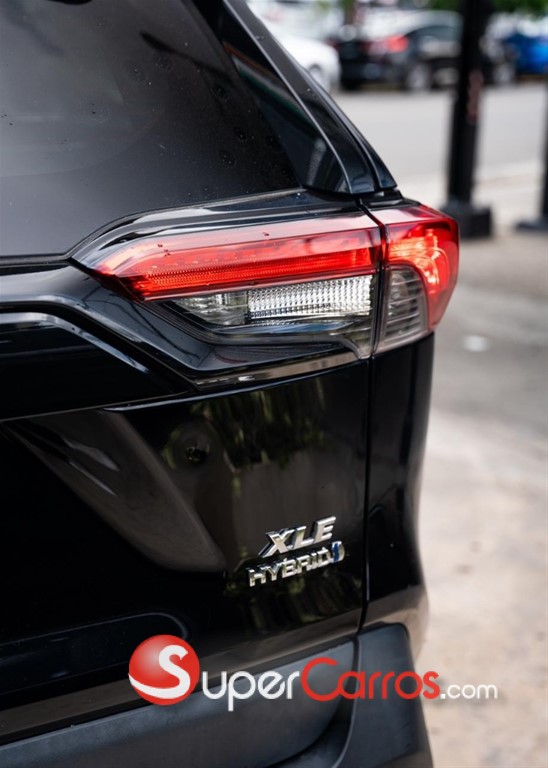 2022 Toyota RAV4 XLE Hybrid — foto 11 / 12