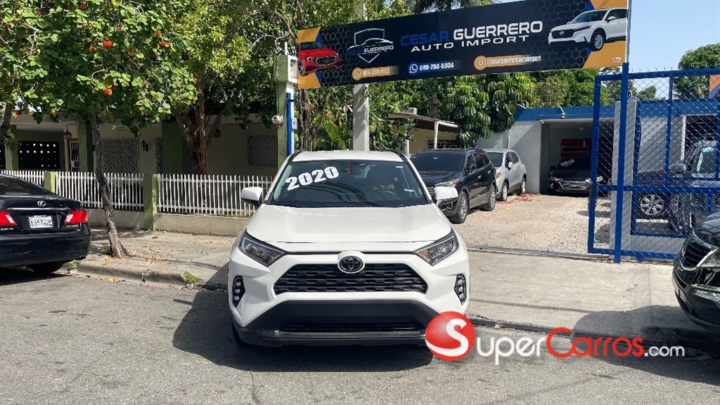 2020 Toyota RAV4 LE — foto 2 / 12