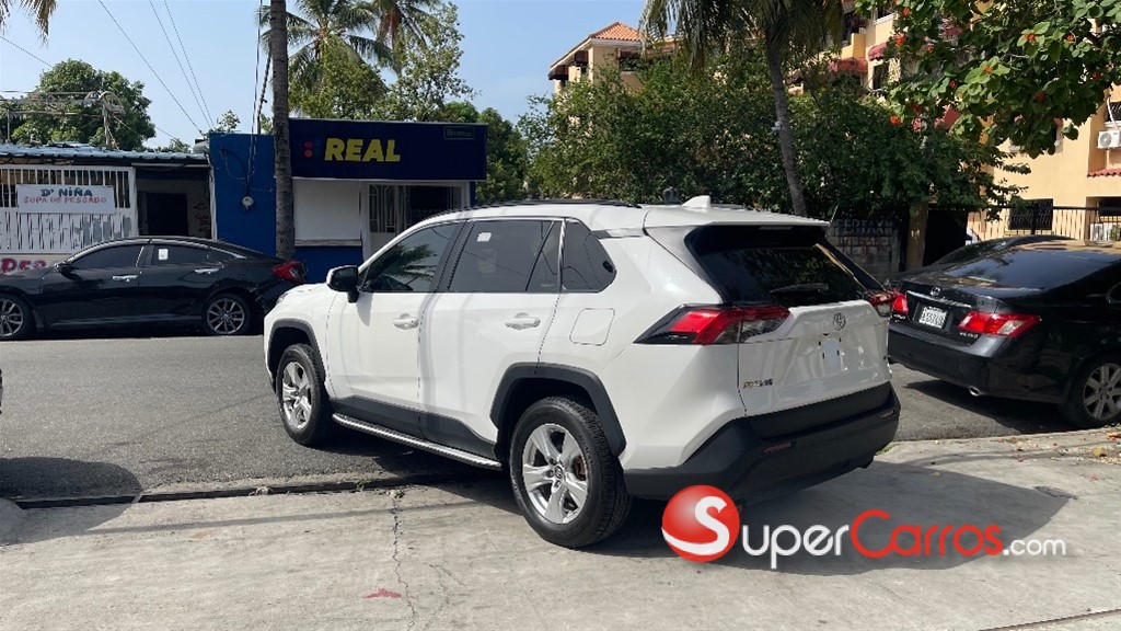 2020 Toyota RAV4 LE — foto 4 / 12