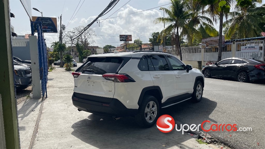 2020 Toyota RAV4 LE — foto 5 / 12