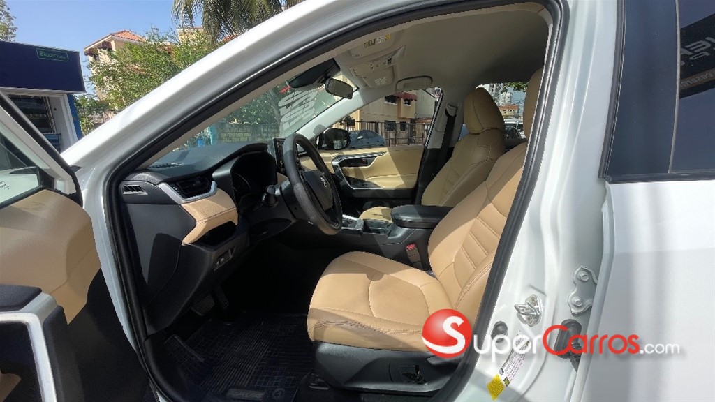 2020 Toyota RAV4 LE — foto 6 / 12