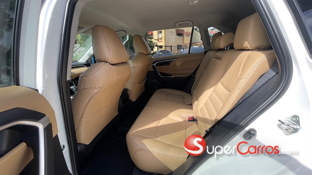 2020 Toyota RAV4 LE — foto 7 / 12