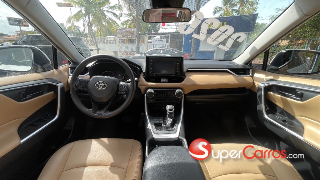 2020 Toyota RAV4 LE — foto 8 / 12
