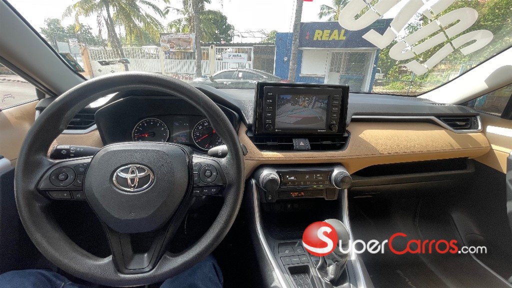 2020 Toyota RAV4 LE — foto 9 / 12