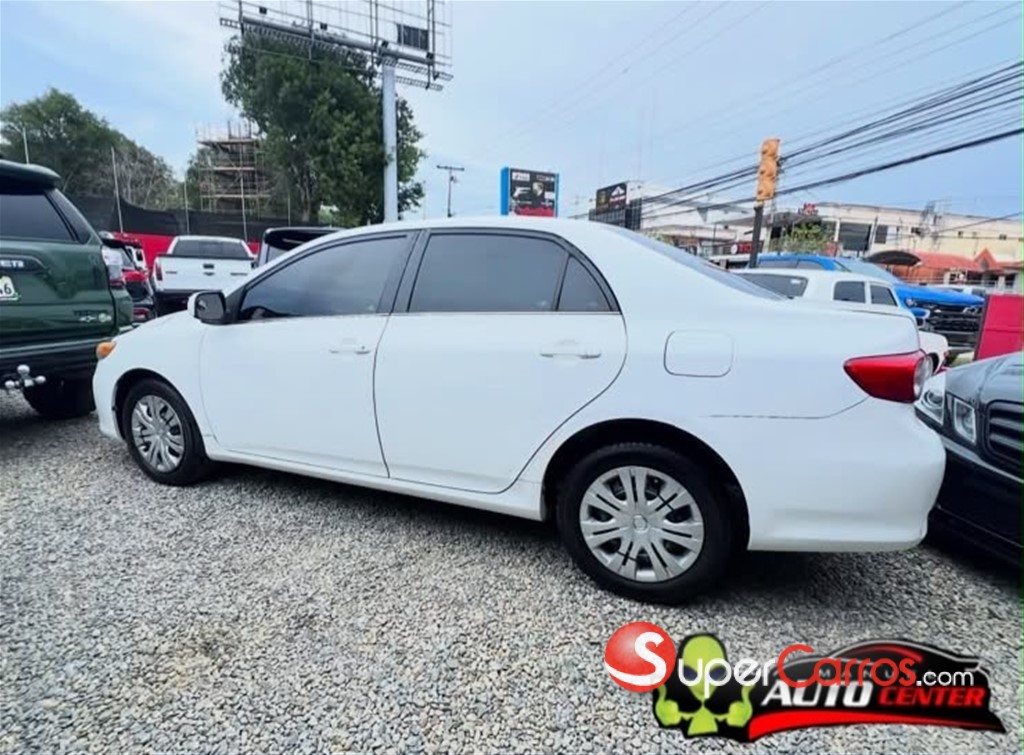 2013 Toyota Corolla LE — foto 2 / 8