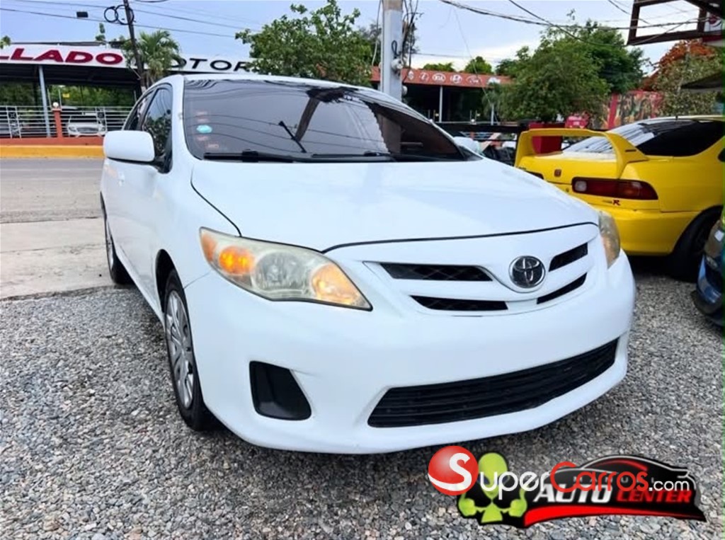 2013 Toyota Corolla LE — foto 3 / 8