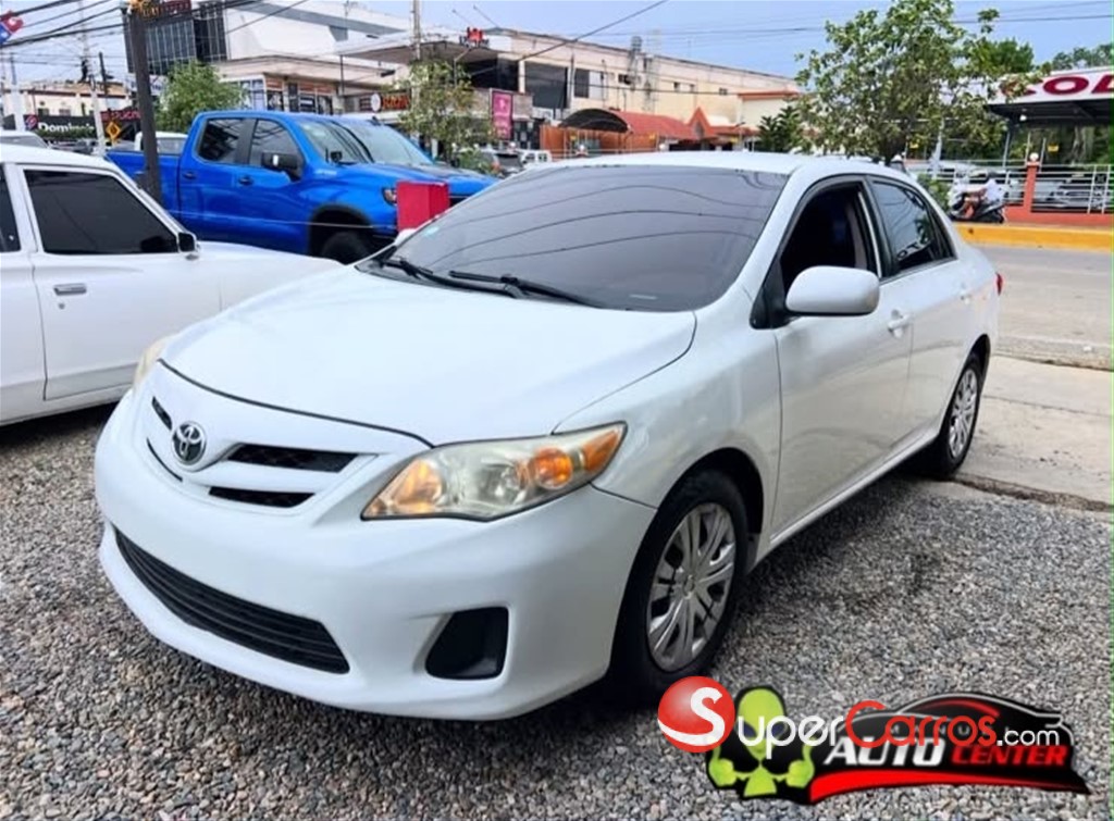 2013 Toyota Corolla LE — foto 4 / 8