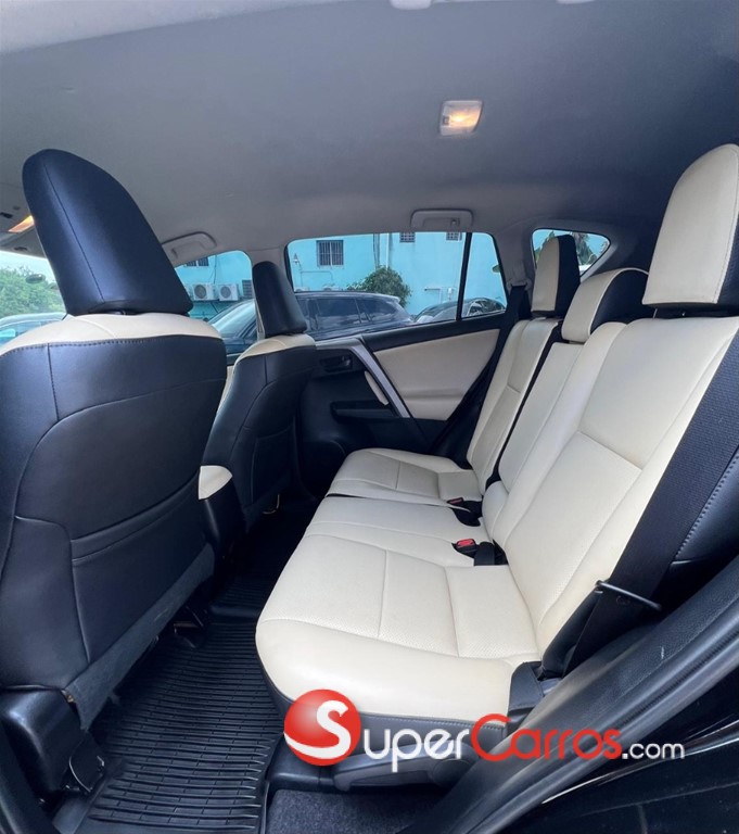 2017 Toyota RAV4 LE — foto 9 / 12