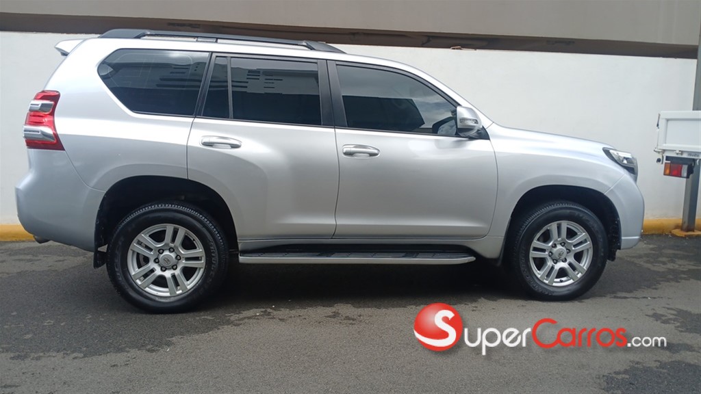 2010 Toyota Land Cruiser VXL — foto 4 / 4