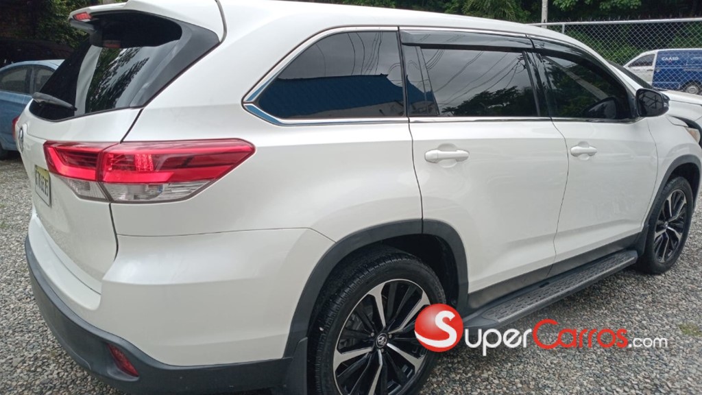 2019 Toyota Highlander Hybrid LE — foto 3 / 9