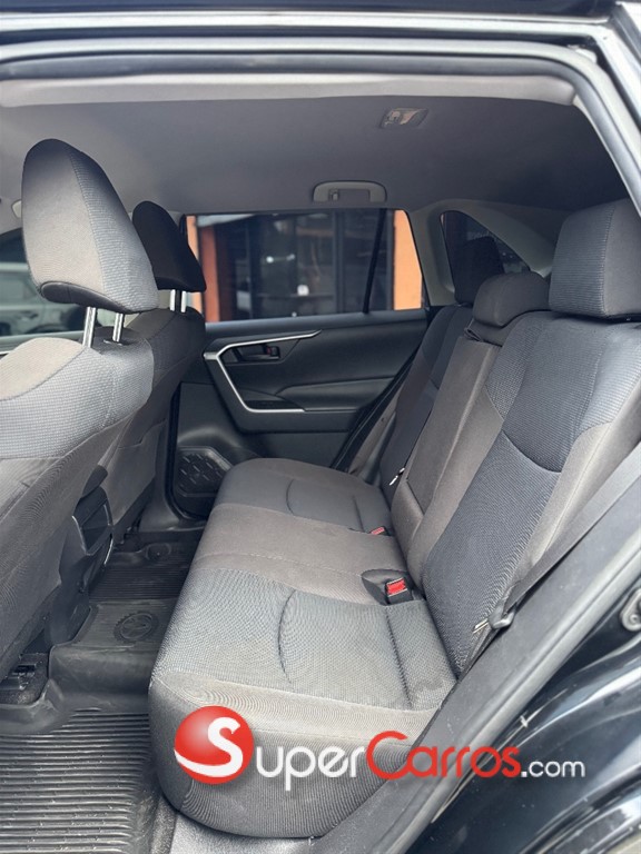 2020 Toyota RAV4 LE PLUS — foto 9 / 12