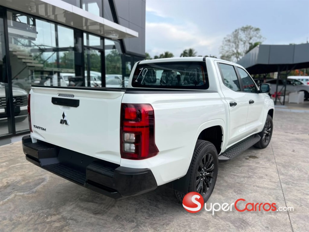 2027 Mitsubishi Motors L 200 Triton — foto 8 / 10