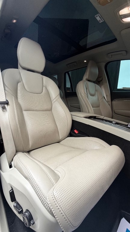 2024 Volvo XC90 B6 Ultimate — foto 8 / 9