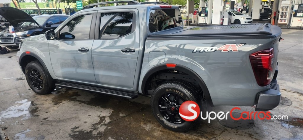 2025 Nissan Frontier Pro-4X — foto 2 / 9