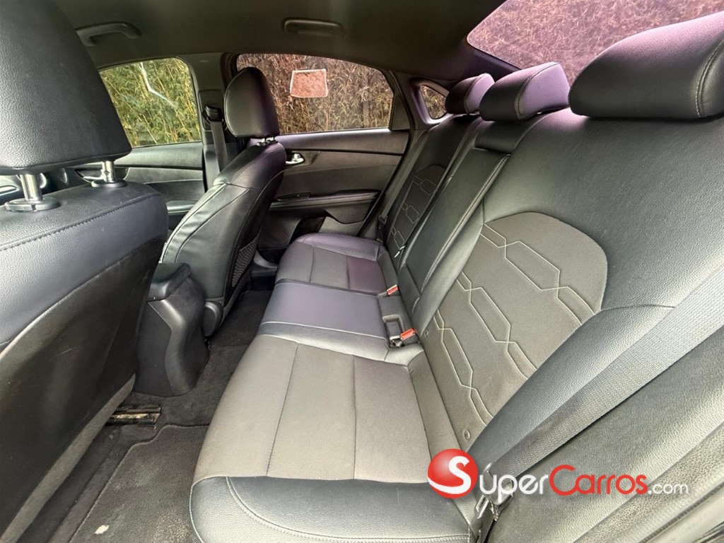 2021 Kia Forte GT Line — foto 9 / 12