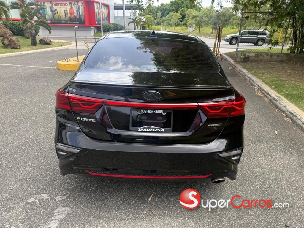 2021 Kia Forte GT Line — foto 11 / 12
