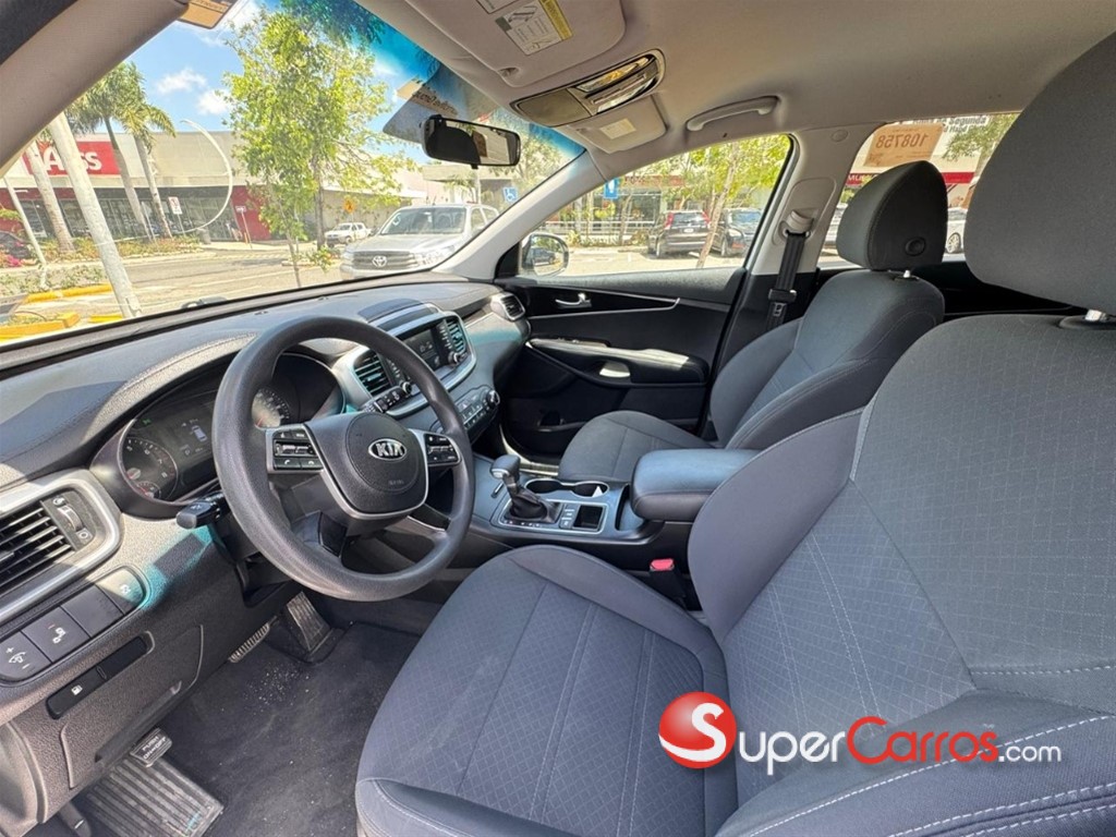 2020 Kia Sorento LX — foto 8 / 12