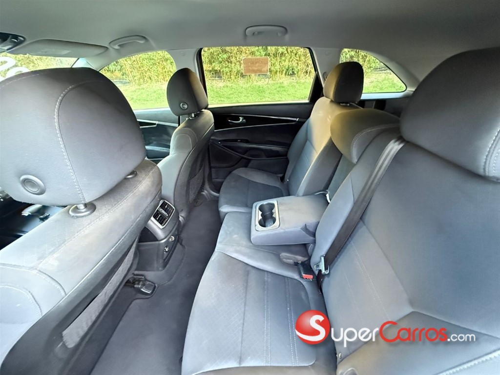 2020 Kia Sorento LX — foto 7 / 12