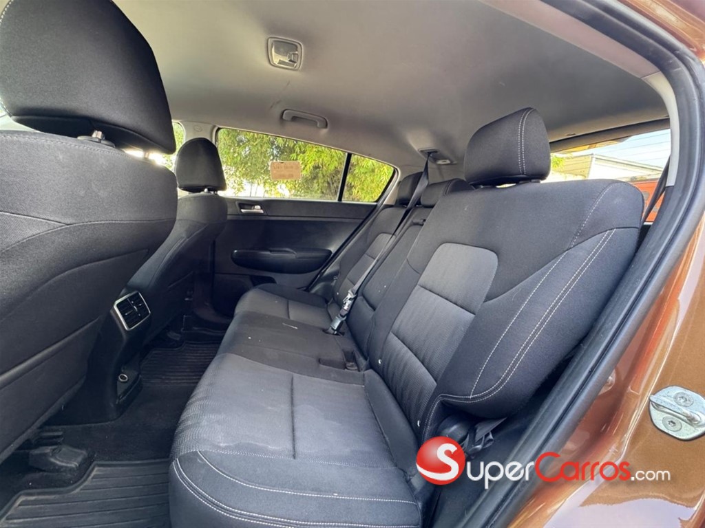 2020 Kia Sportage LX — foto 8 / 11