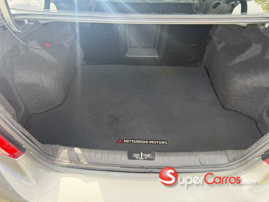 2020 Mitsubishi Motors Mirage G4 SE — foto 8 / 10