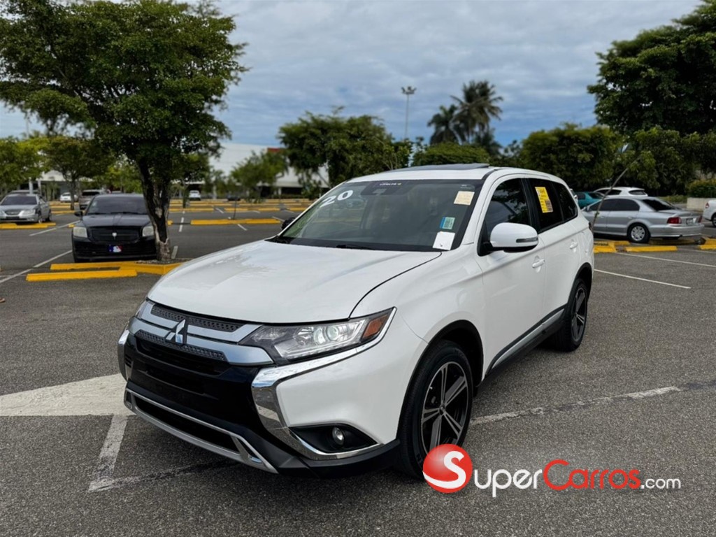 2020 Mitsubishi Motors Outlander SE