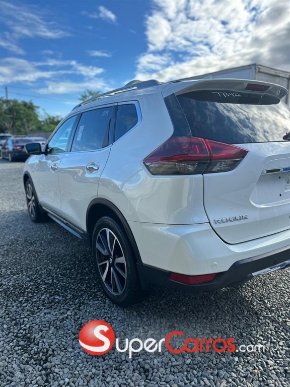 2020 Nissan Rogue SL — foto 9 / 11