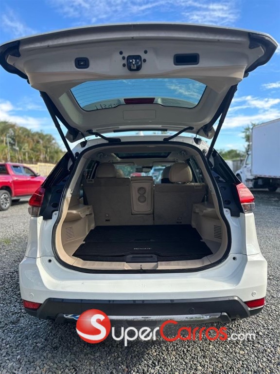 2020 Nissan Rogue SL — foto 10 / 11