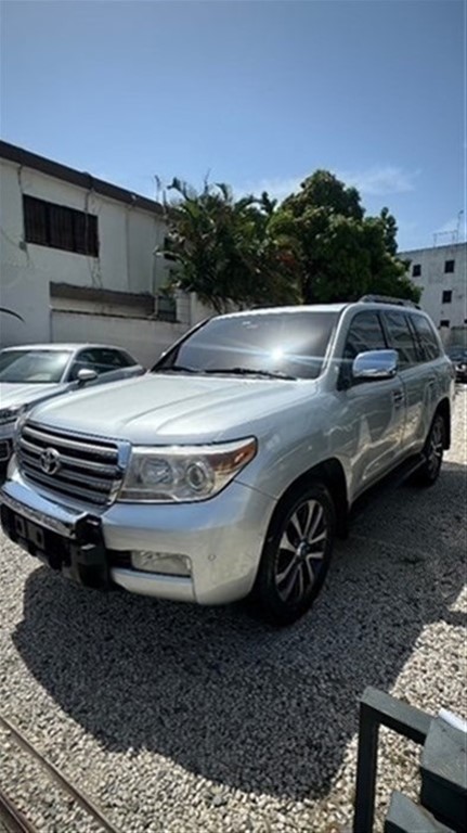 2012 Toyota Land Cruiser VXL — foto 8 / 12