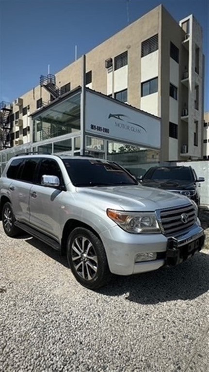 2012 Toyota Land Cruiser VXL — foto 9 / 12