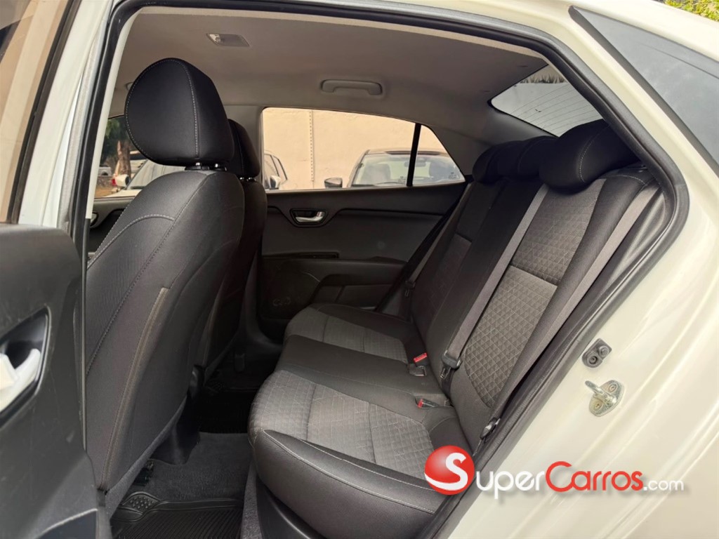 2018 Kia Rio LX — foto 9 / 10