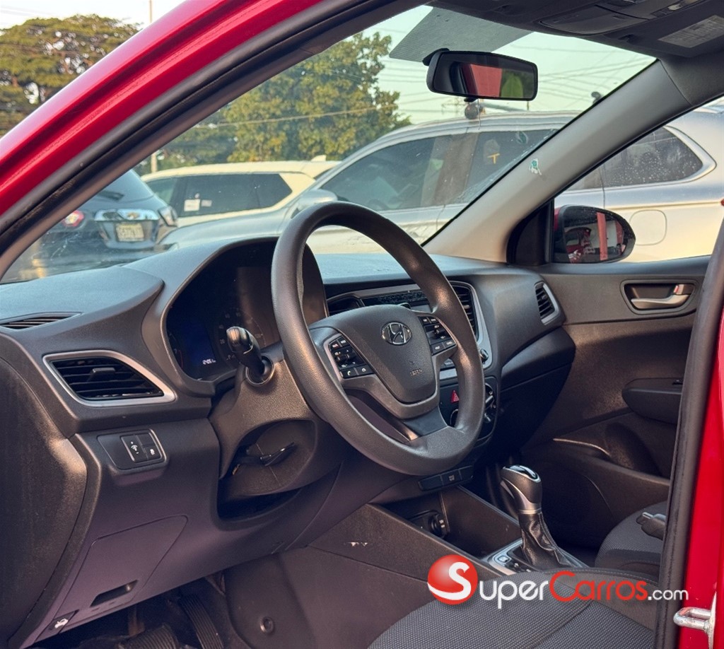 2021 Hyundai Accent — foto 8 / 10