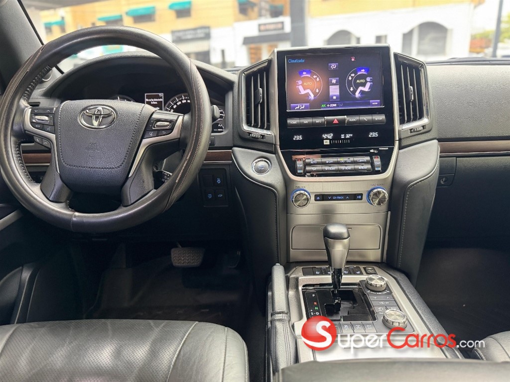 2020 Toyota Land Cruiser VXR — foto 6 / 10