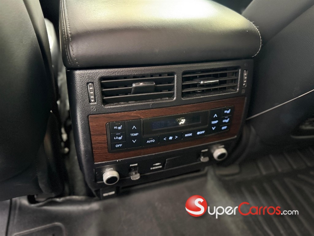 2020 Toyota Land Cruiser VXR — foto 7 / 10