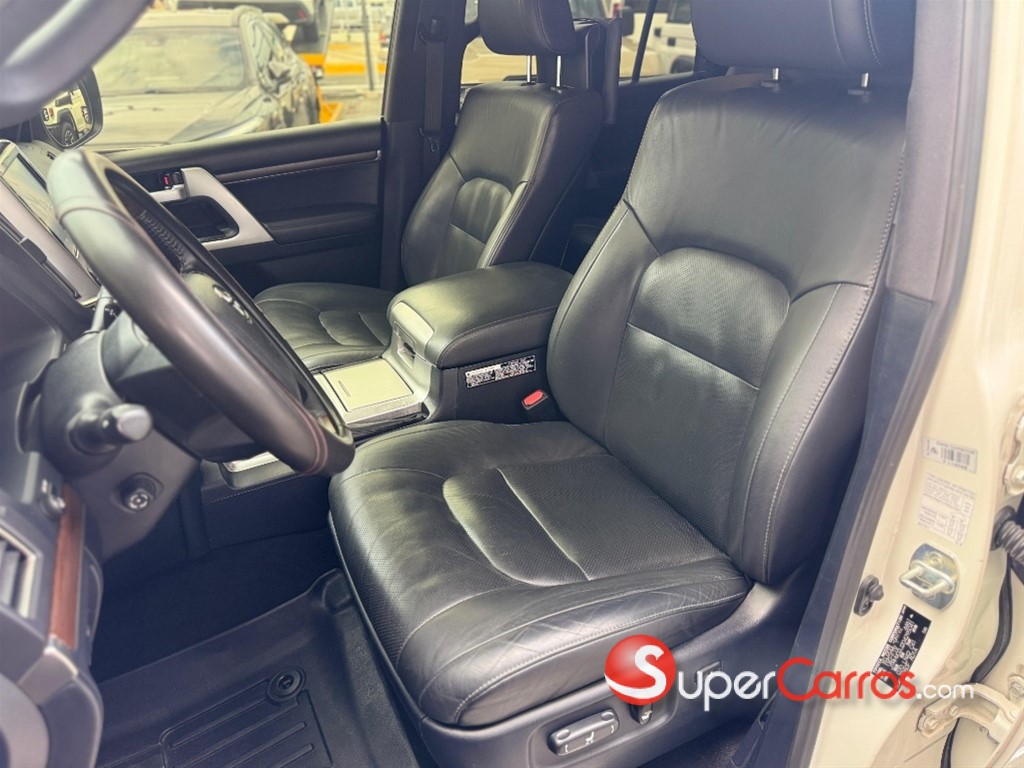 2020 Toyota Land Cruiser VXR — foto 8 / 10