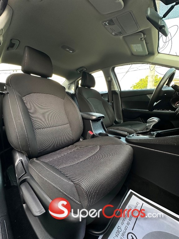 2021 Kia Forte LXS — foto 8 / 10