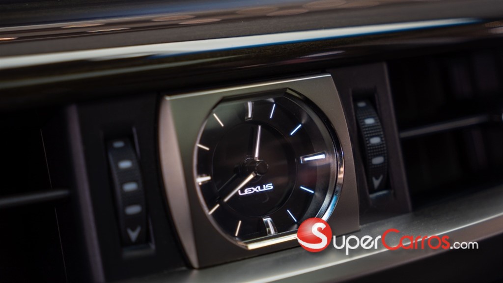 2018 Lexus LX 570 — foto 10 / 12