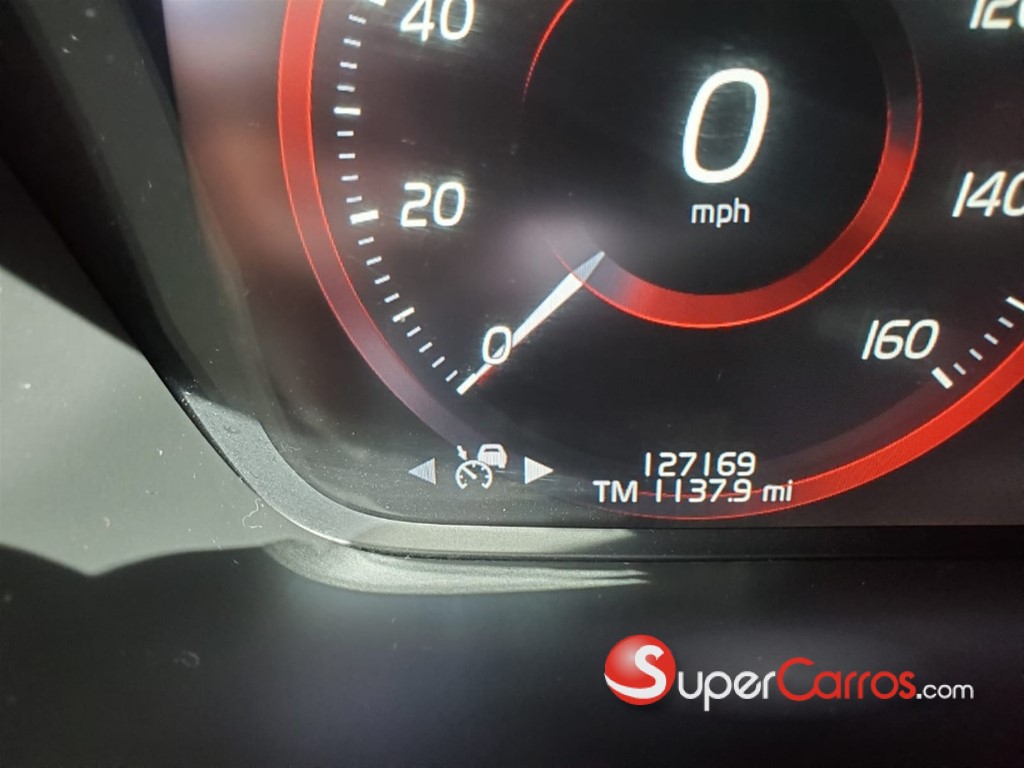 2019 Volvo XC90 Momentum T6 — foto 11 / 12
