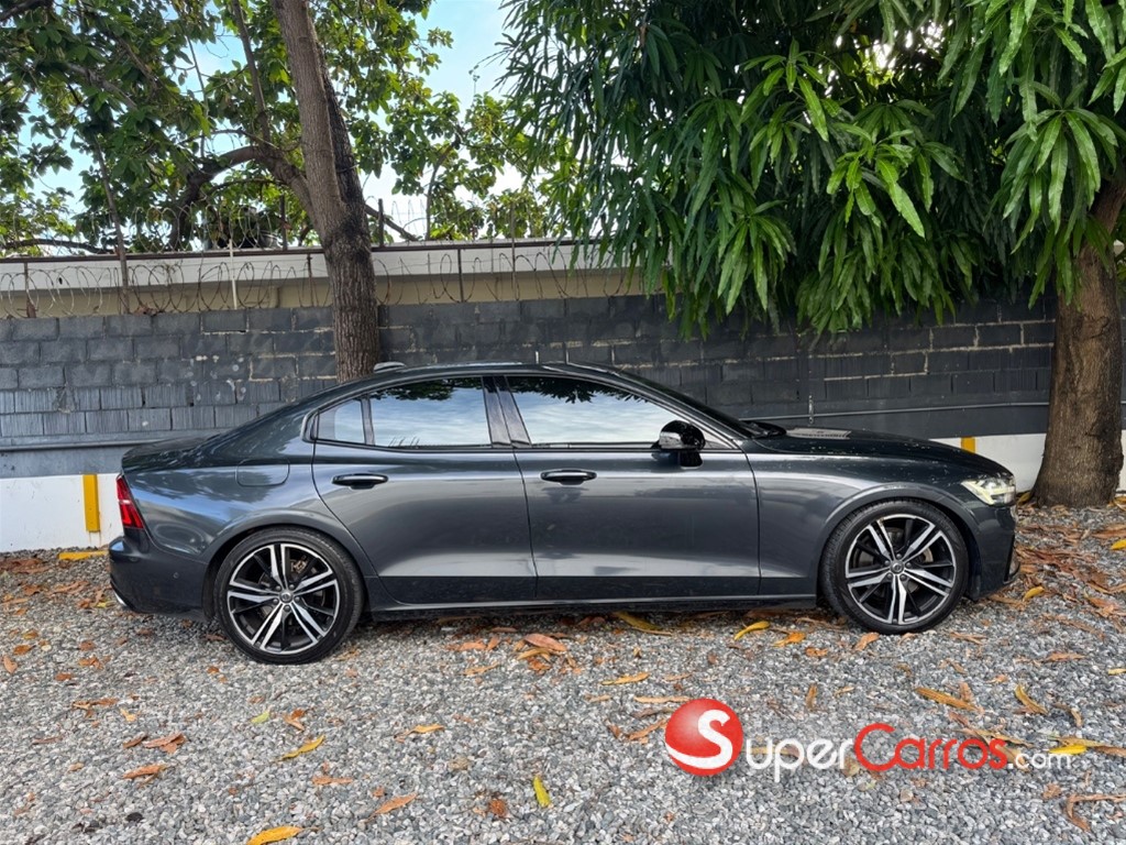 2020 Volvo S60 R Desing — foto 3 / 12