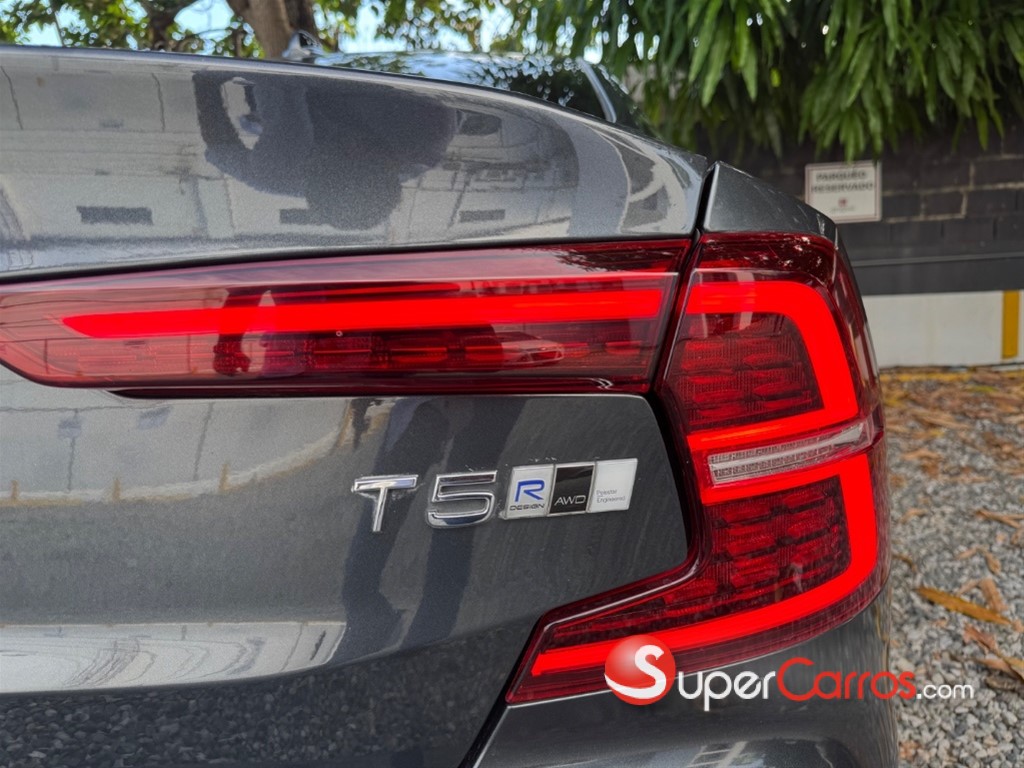 2020 Volvo S60 R Desing — foto 5 / 12