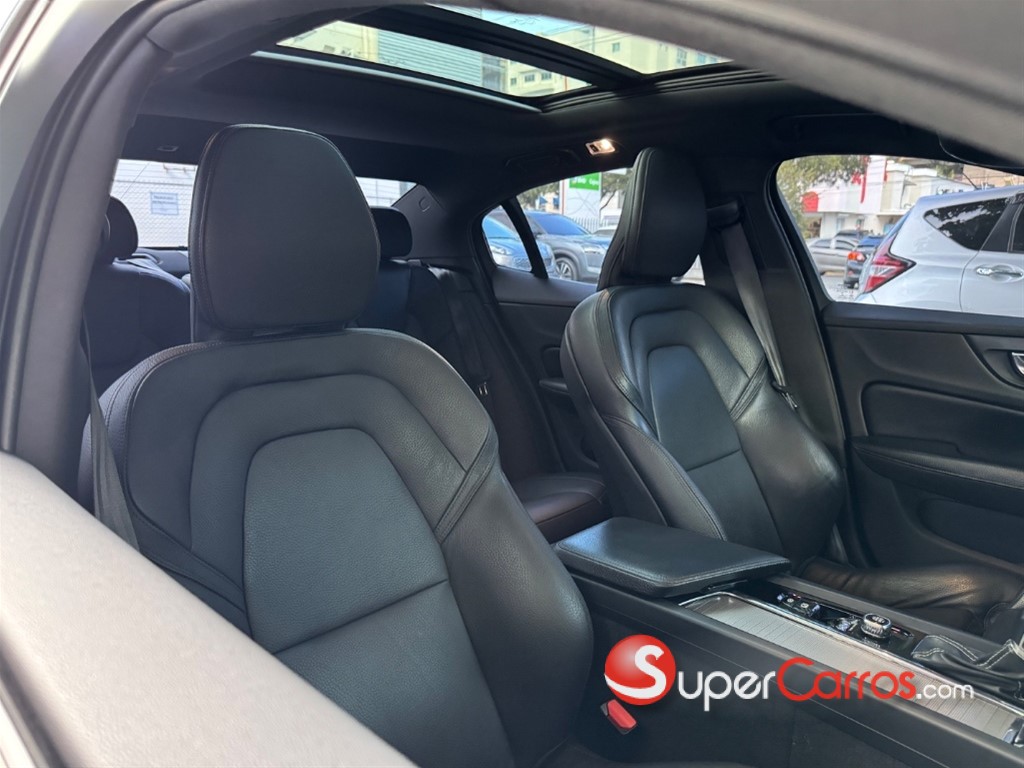 2020 Volvo S60 R Desing — foto 6 / 12
