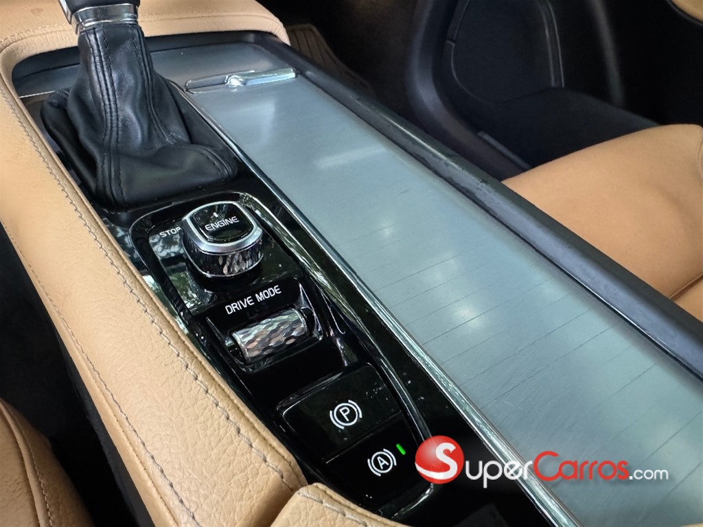 2017 Volvo XC90 Momentum T5 — foto 11 / 12