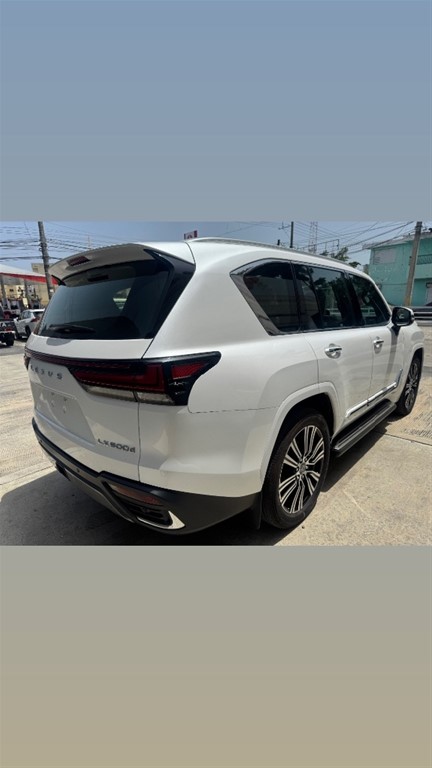 2027 Lexus LX LX 500d urban — foto 5 / 12