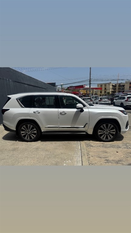 2027 Lexus LX LX 500d urban — foto 8 / 12