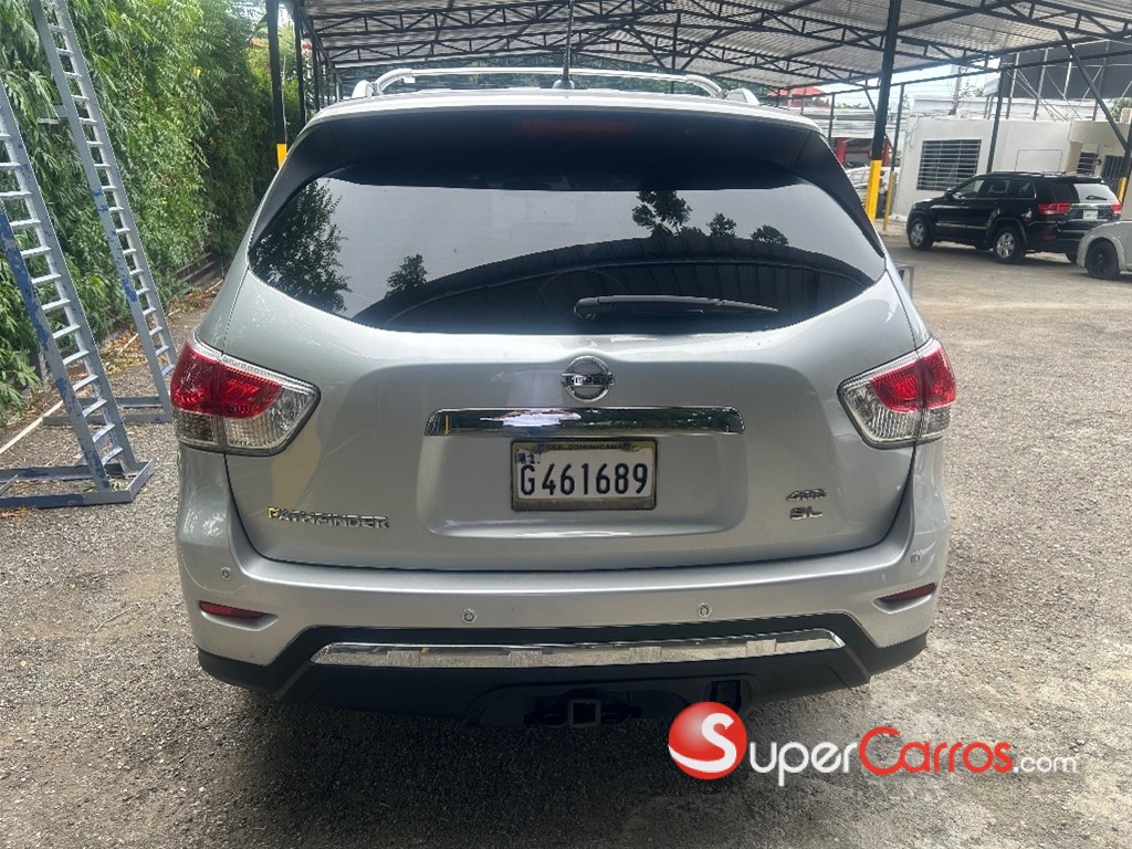 2013 Nissan Pathfinder — foto 4 / 12