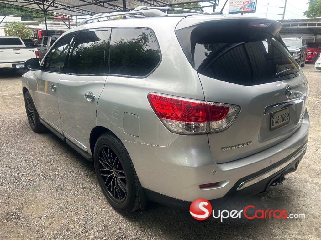 2013 Nissan Pathfinder — foto 5 / 12