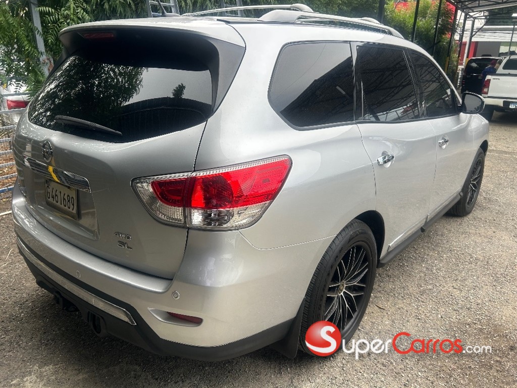 2013 Nissan Pathfinder — foto 6 / 12