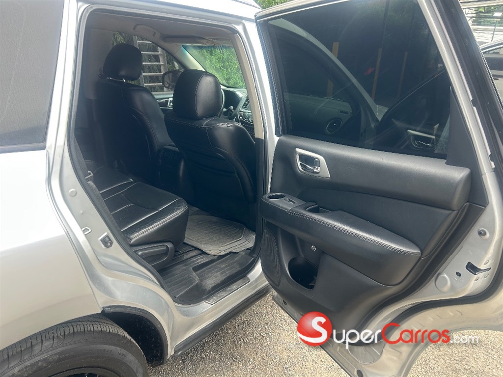 2013 Nissan Pathfinder — foto 10 / 12