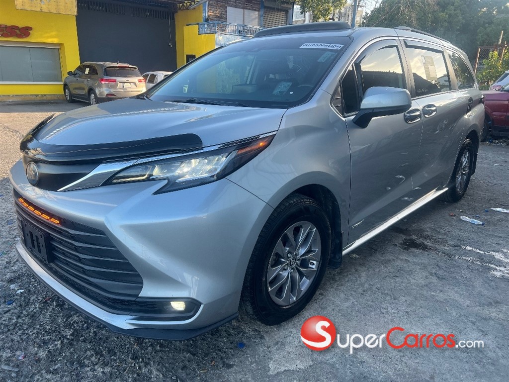 2021 Toyota Sienna LE